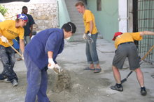 Újjáépítési munkálatok egy port-au-prince-i kórházban.